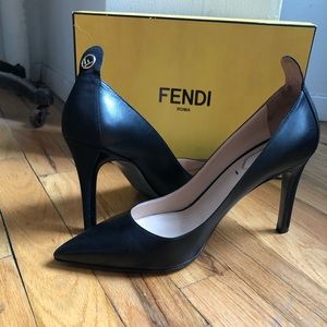 Fendi Décolleté Capretto Black Leather Pumps Gold Logo 41 Sz 10 EUC